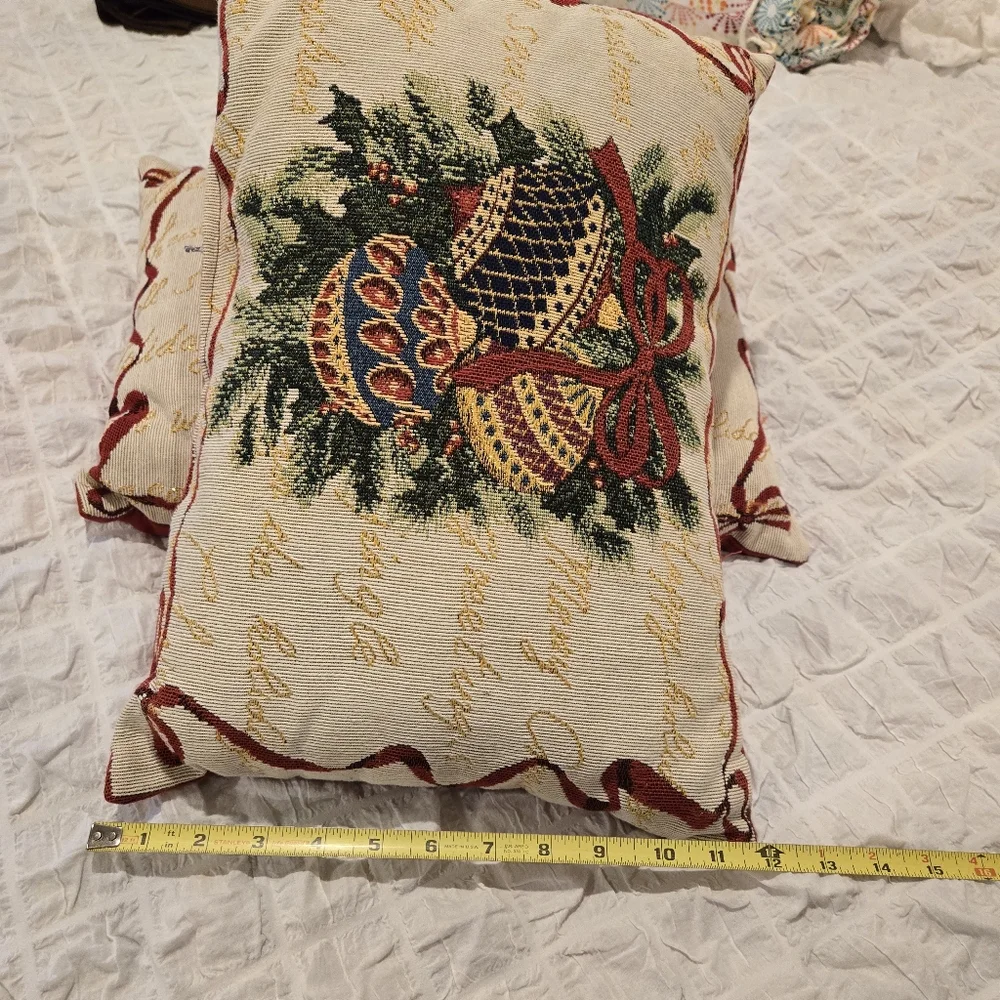 Set of 2 Holiday Accent Pillows – 12